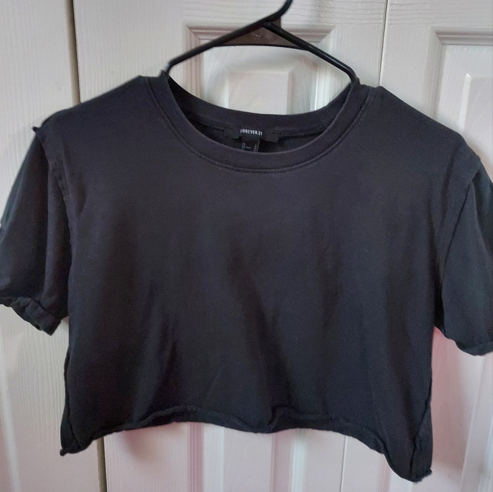 Forever 21 black cropped tee size S